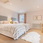 4 Bed In Penrith Oc-sz264